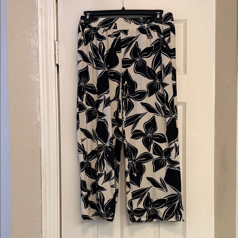 Belle by Kim Gravel Black Floral Cropped Pants